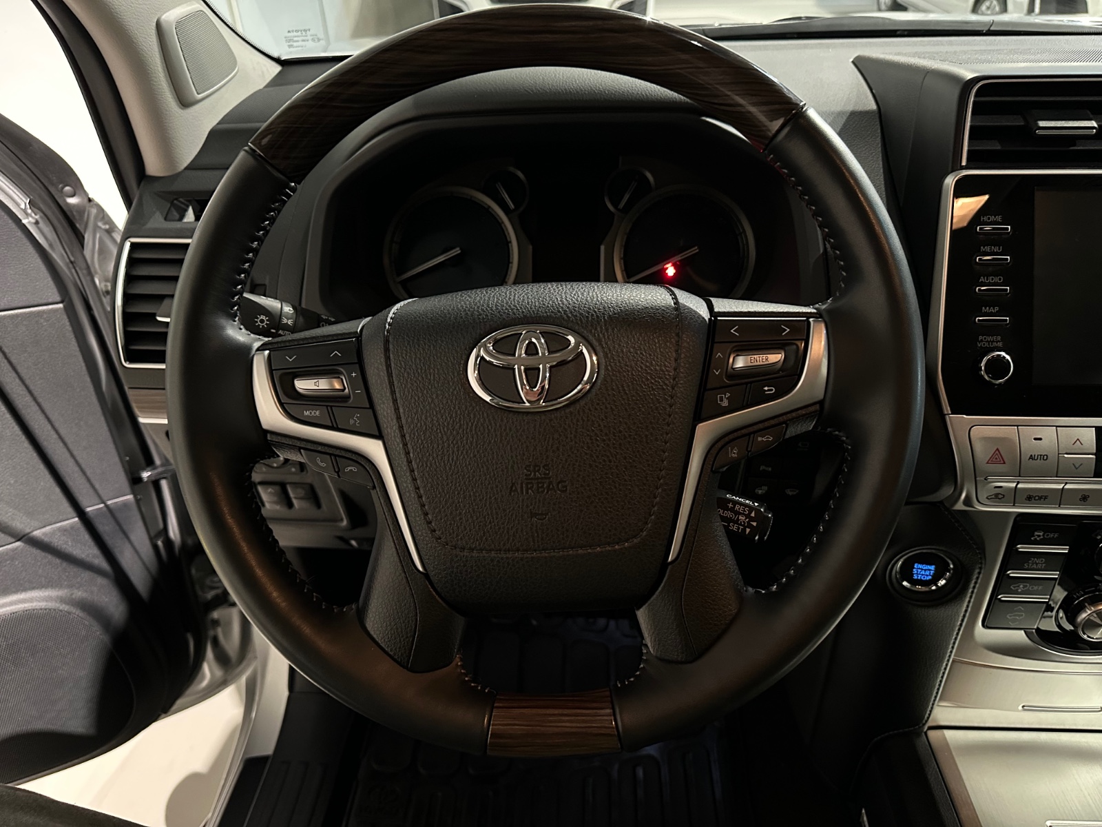 Hovedbilde av Toyota Land Cruiser 2023