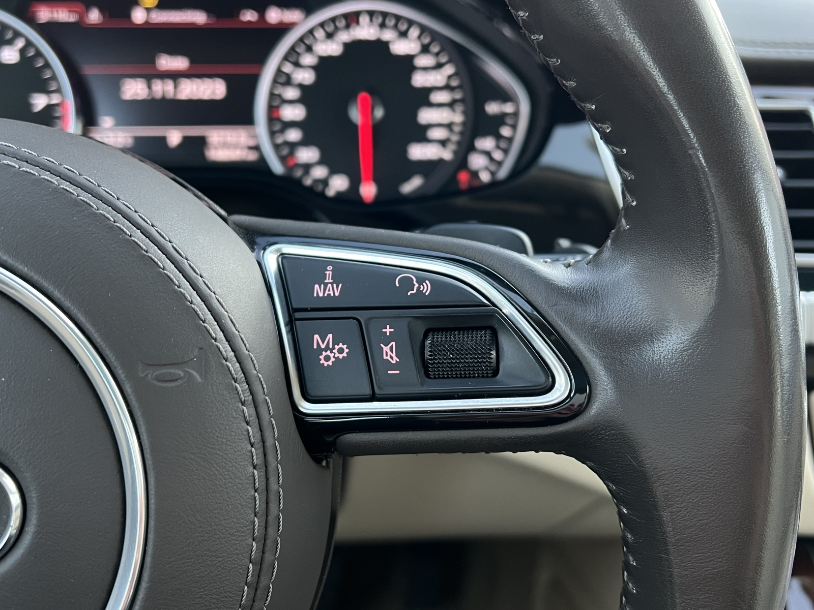 Hovedbilde av Audi A8 2011