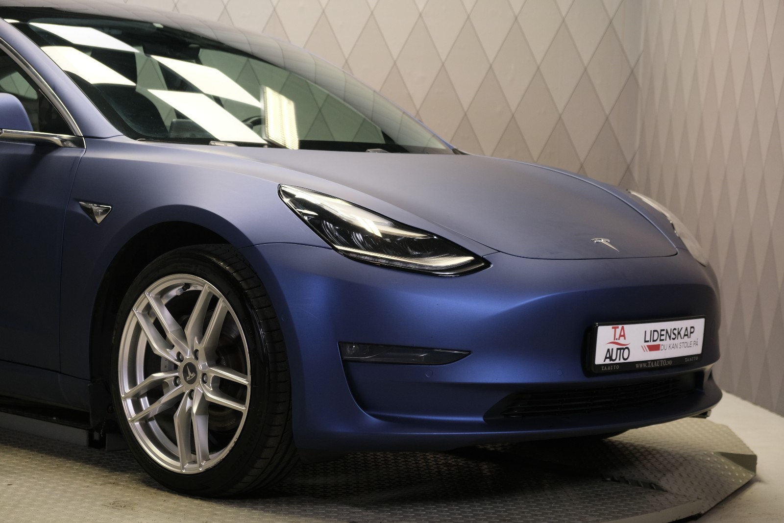 Hovedbilde av Tesla Model 3 2019